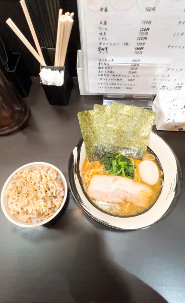 「よこはまとんこつラーメン＋味玉＋ミニチャーシュー丼」@よこはま軒 村山店の写真