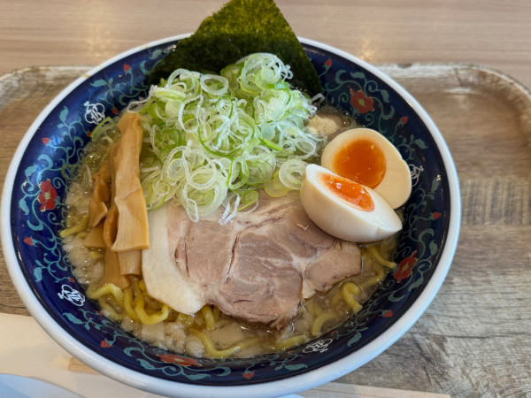 「こってり醤油ラーメン（大盛り）+ネギトッピング+味玉トッピン」@凌駕IDEA イオンモール松本店の写真