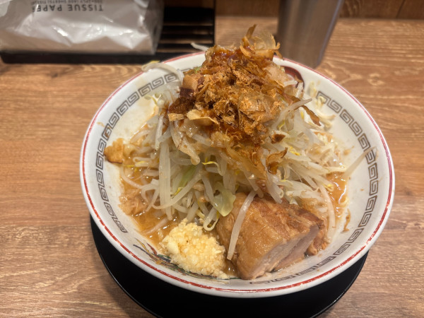 「味噌山ラーメン（小）全増しとアレ」@ラーメン豚山 大宮店の写真