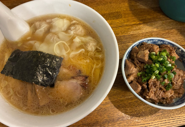 「ワンタンメン 1200円+ルーロー飯300円」@支那ソバ おさだの写真