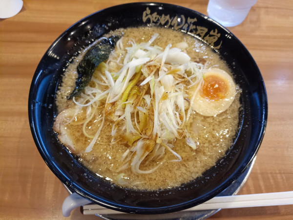 「ラーメン　シャキネギ　太麺」@らあめん花月嵐 東尾久店の写真