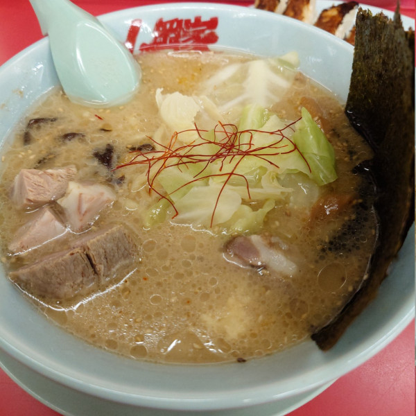 「濃厚白みそとんこつラーメン」@山岡家 釧路町店の写真