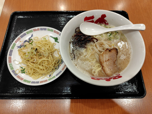 「とんこつ淡750円、替玉半玉60円」@ごっつおらーめん イオン鳥取店の写真