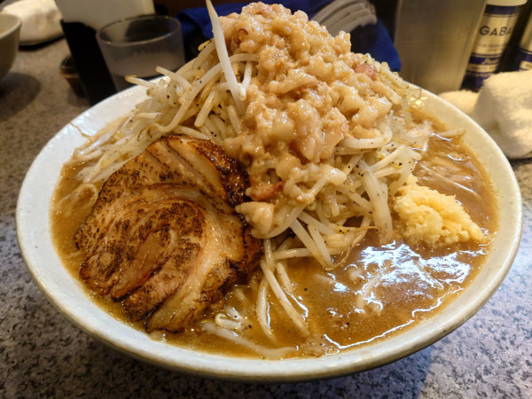 「【限定ラーメン味噌郎大盛り 炒め野菜✖️2 アブラマシニンニ」@ラーメン宮郎の写真