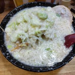 とん塩らーめん、背脂ギタ ネギ多め