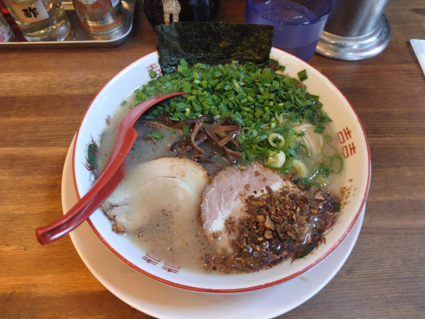 「熊本玉名ラーメン980+ニラ¥200-」@濃厚豚骨 くまめん 神田店の写真