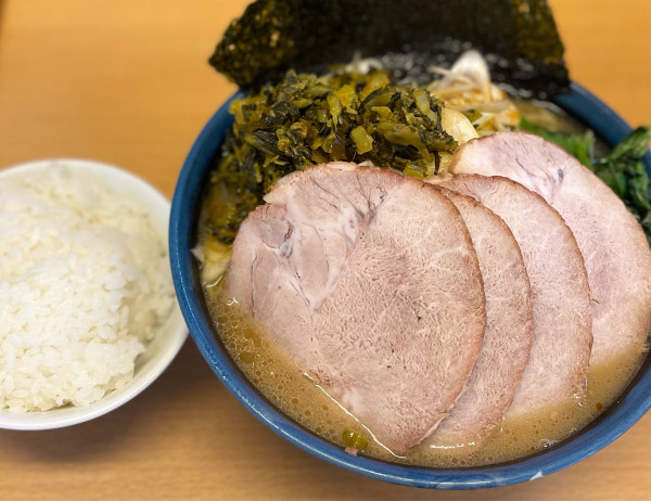 「チャーシューメン(大盛り)、高菜、半ライス」@無邪気 自由が丘南口店の写真