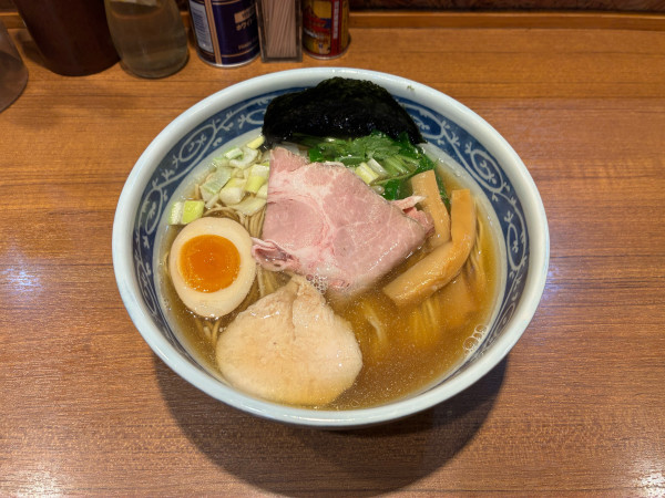 「煮干しそば白醤油　950円」@寿製麺よしかわ 川越店の写真