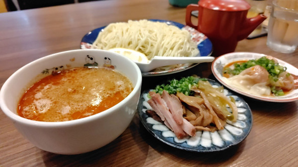 「【昼】坦々つけソバ+ワンタン皿」@支那ソバ おさだの写真