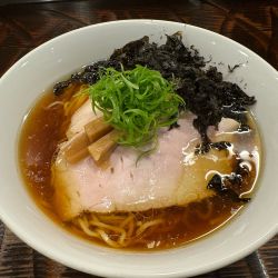 中華そば1090円、岩海苔150円