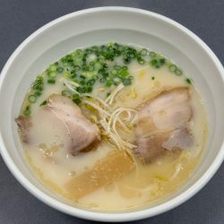 塩ラーメン　870円
