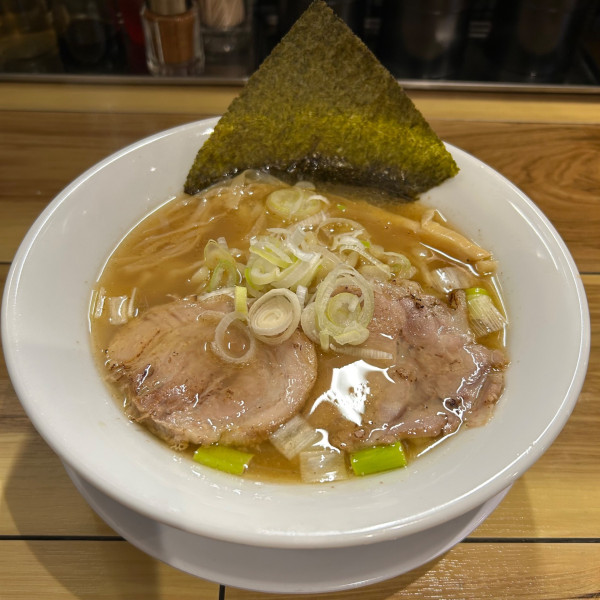 「中華そば醤油(並)900円」@中華そば 狛の写真
