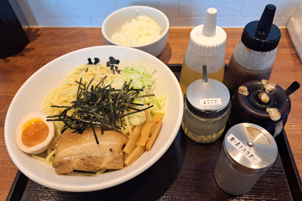 「油そば950円＋半ライス150円」@柳家 一関店の写真