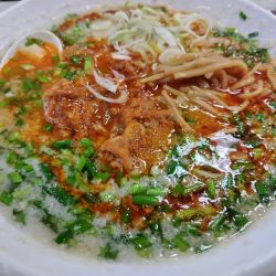 こってり辛口ホルモンメン700円