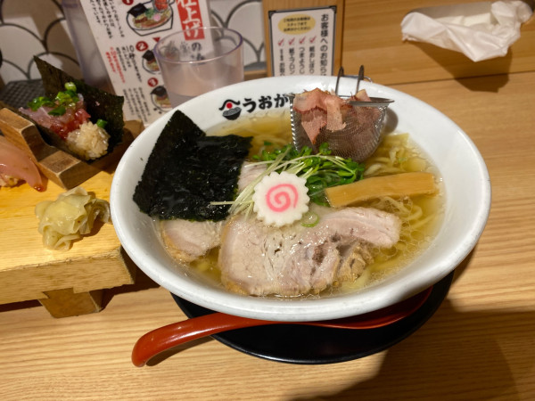 「おいかつおらーめん」@鮨とラーメン うおがしや 新橋店の写真