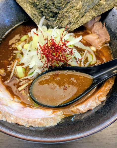 「焼きあごらーめん 950円」@麺屋なにがしの写真