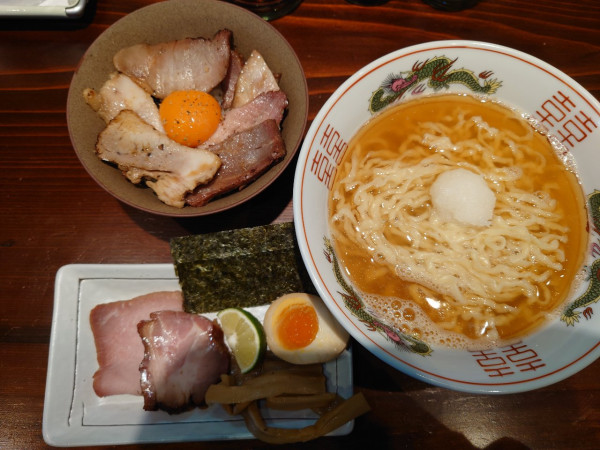 「【限定】秋刀魚の極み　くりん豚切り落とし焼豚丼」@麺rabo万歳の写真