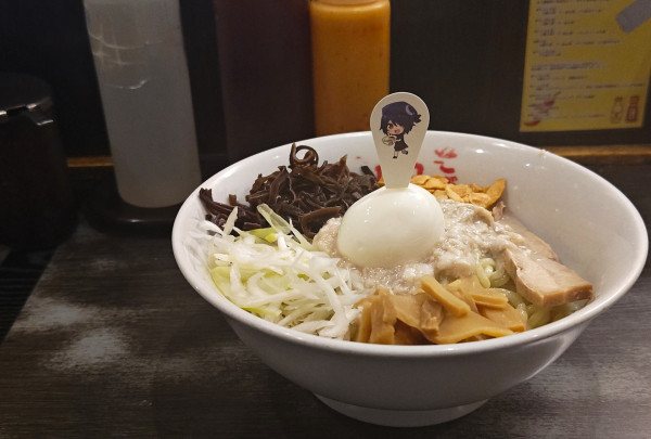 「あおぎり高校音霊魂子コラボ油そば（ダブル）」@東京麺珍亭本舗 西早稲田店の写真