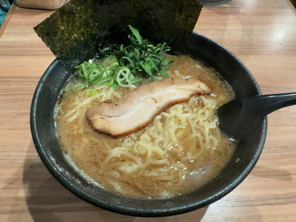 「大盛ラーメン　1060円」@横浜家系ラーメン まる金 石川家の写真