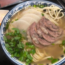 ランチ 蘭州牛肉麺(無料大盛り)(880)