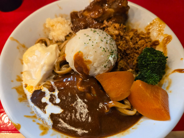 「ハロウィン限定ビーフシチューまぜそば」@ラーメン鷹の目 江古田店の写真