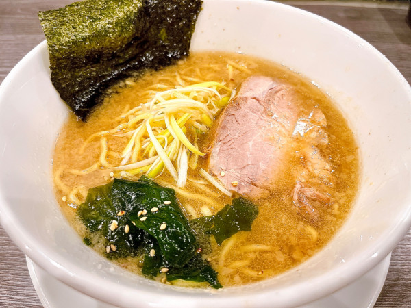 「醤油ラーメン（750円）」@ラーメンショップ◯化 神立店の写真