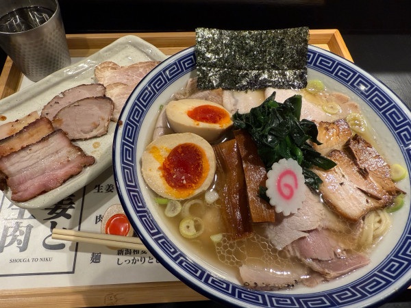 「チャーシュー全部盛特製しお」@拉麺 生姜と肉の写真