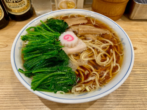 「サッポロ赤星２本＋メンマ皿他 →らーめん 青菜W増し」@らーめん 高尾の写真