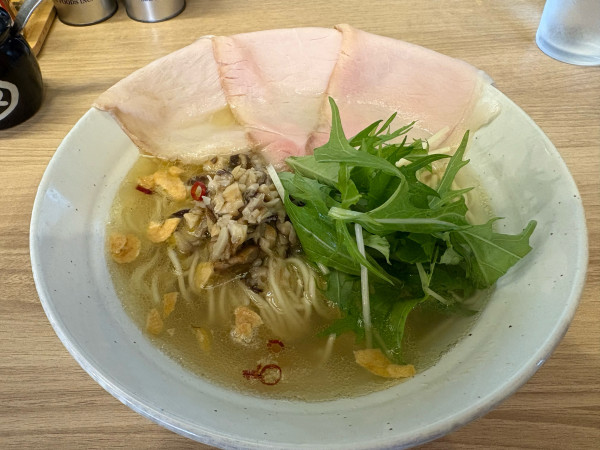 「【限定】キノコ香る塩ペペロン1050円」@らーめん ぶる麺の写真