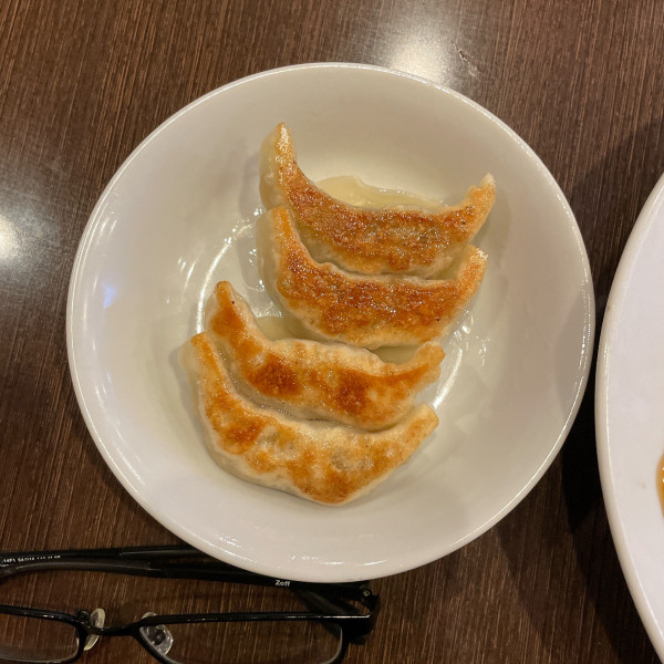 「元祖野菜餃子 4個」@天鴻餃子房 新川店の写真