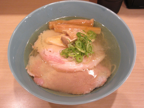 「地鶏中華そば 塩 （900円）」@中華そばよしかわ 西荻窪店の写真