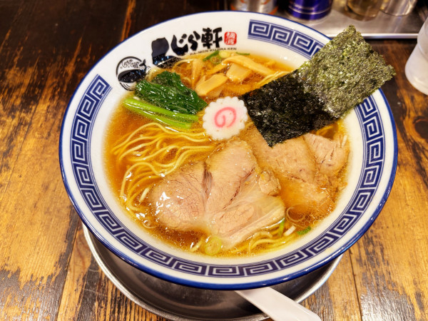 「支那そば　濃口醤油味　900円」@くじら軒 横浜本店の写真