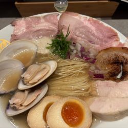 白トリュフ香るはまぐり2個 x濃厚ペースト塩の魚介らぁめん