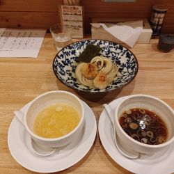 昆布水つけ麺　つくね　1340円　変え玉　160円