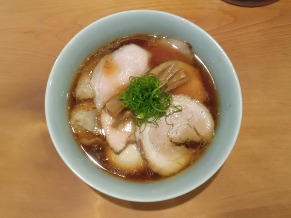 「特製（豚チャーシュー）中華そば（太麺）」@中華そば しば田の写真