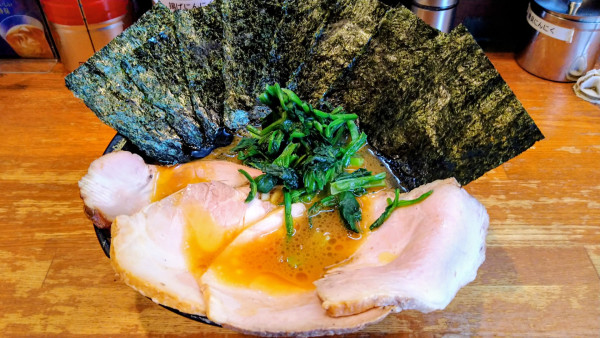 「チャーシューメン(麺硬め･味濃いめ)+海苔」@末廣家の写真