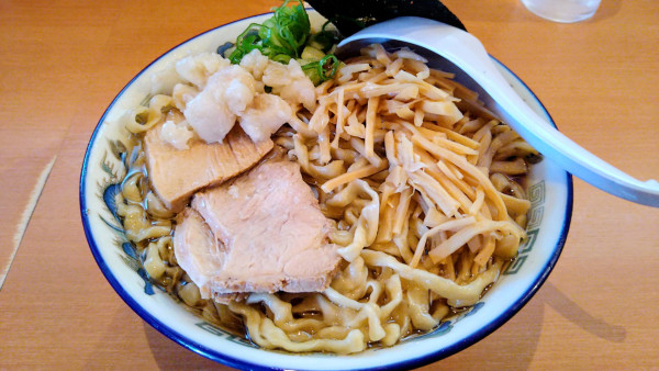 「中華そば(小・濃い口・油ぽく・身入り)+メンマ」@ケンチャンラーメン 山形の写真