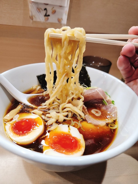 「味玉中華そば」@手揉み中華そば 中村の写真