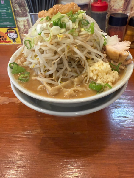 「ラーメン大+麺増+全マシブタ」@それいけ！たかちゃんラーメンの写真