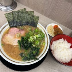 ラーメン　900円　ライス　150円