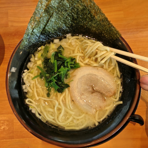 「塩ラーメン（880円）＋ライス（無料）」@横浜家系ラーメン 飛龍家の写真