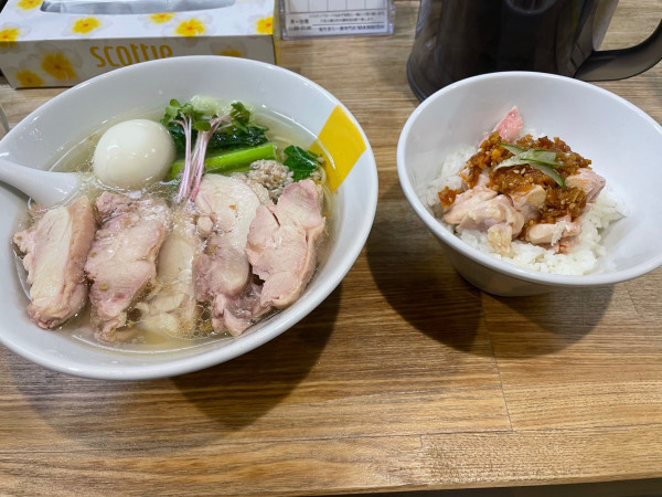 「塩生姜らー麺肉玉入り+よだれ鶏ご飯」@塩生姜らー麺専門店 MANNISH 亀戸店の写真