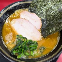 ラーメン900円＋半ライス100円