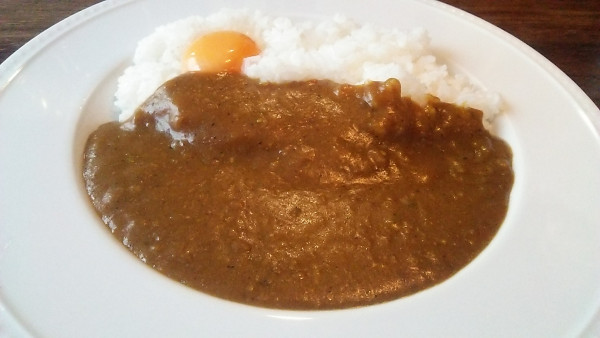 「カレーライス 900円＋生卵 100円」@Cozyの写真