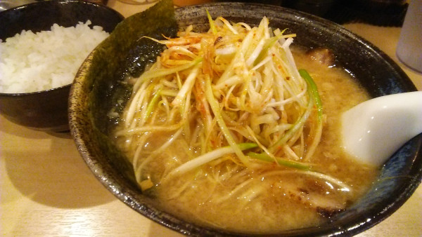 「ネギ味噌ラーメン 950円＋ライス 200円」@やばいラーメンショップ ぜんこう本店の写真