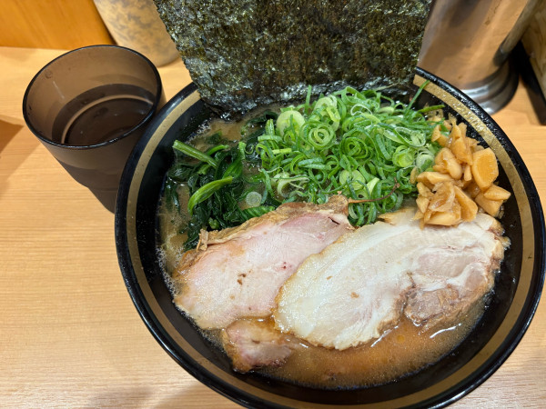 「燻製チャーシューラーメン」@横濱家系ラーメン 四代目 野中家の写真