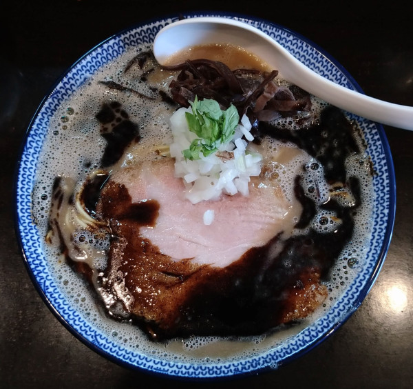 「黒ラーメン(大盛無料)」@中野麺店の写真