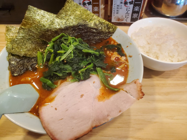 「ピリ辛ラーメン＋ライス」@家系ラーメン 一楽家の写真