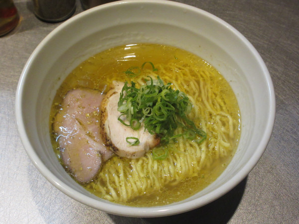 「ぶどう山椒の塩そば（850円）」@天雷軒 四ツ谷本店の写真