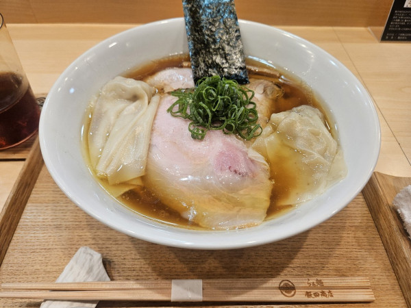 「わんたん入り醤油チャーシューめん」@飯田商店 湯河原本店の写真